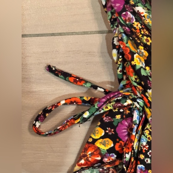 Floral off the shoulder ruffled top 1X - Picture 5 of 5